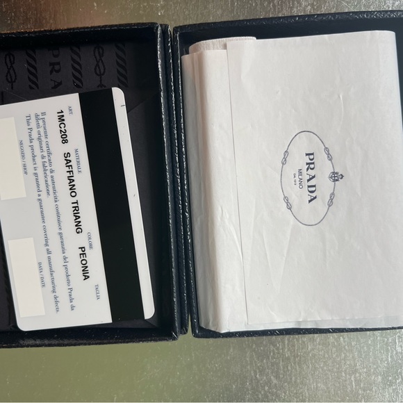 Prada card holder. Comes with authentication card from Prada - Picture 4 of 5